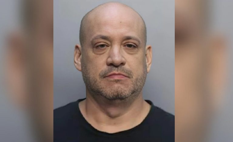 Cubano de Hialeah detenido por robo de paquetes en lujoso condominio de Miami