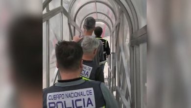 El hombre escapó de la justicia y se ocultó en la Isla por un tiempo. (Captura de pantalla © Policía Nacional-Twitter)