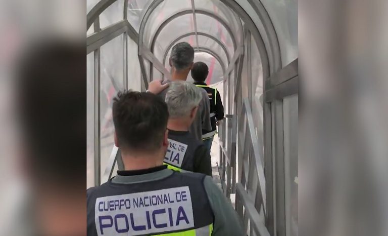 Exprofesor fugitivo que se escondía en La Habana llega a España