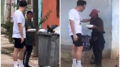 Sandro Castro parece querer ganar simpatía apoyando a gente sin hogar. (Captura de pantalla © Sandro Castro- Facebook)