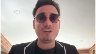 Sandro Castro ha mostrado una postura ambigua respecto al régimen de su abuelo. (Captura de pantalla © Telemundo 51- YouTube)