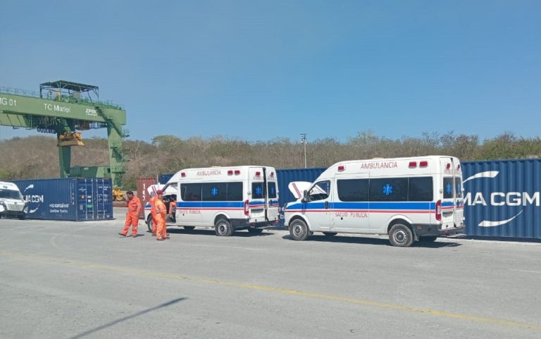 Llegan nuevas ambulancias a Cuba mientras hospitales se están en la crisis