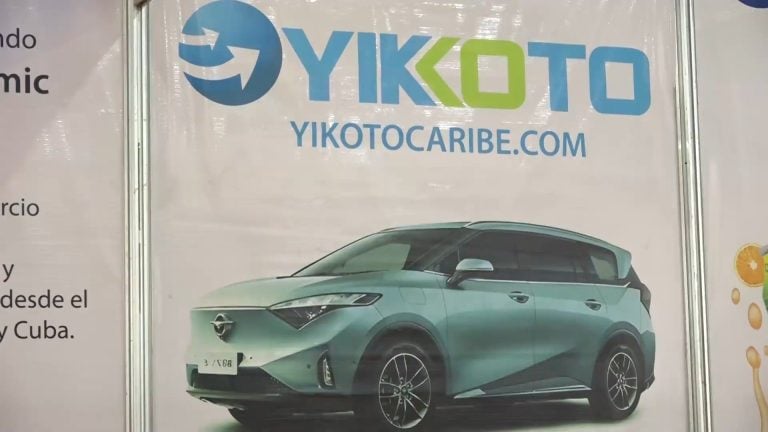 Clientes denuncian demora de meses en la entrega de autos importados a Cuba