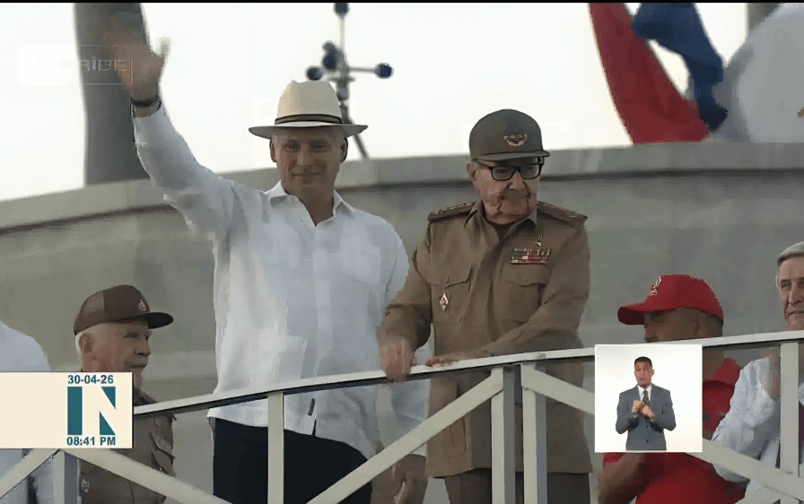 Raúl Castro es el símbolo que queda de la dictadura, y muchos especulaban que estaba muerto. (Captura de pantalla © Canal Caribe- YouTube)