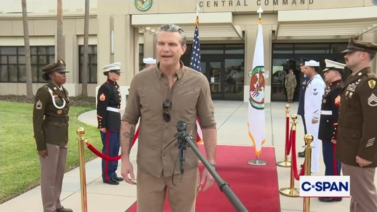 Secretario de Guerra de EEUU responde sobre opciones de capturar o eliminar a Díaz-Canel