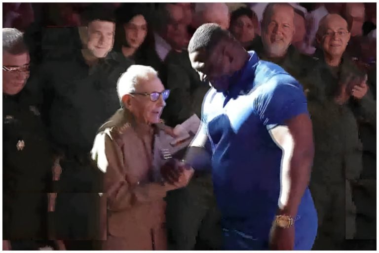 Raúl Castro reaparece en evento oficial tras imputación de cargos en EEUU